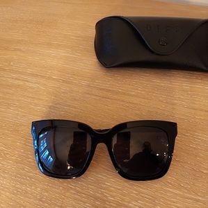 Diff Bella Black & Grey Polarized Sunglasses